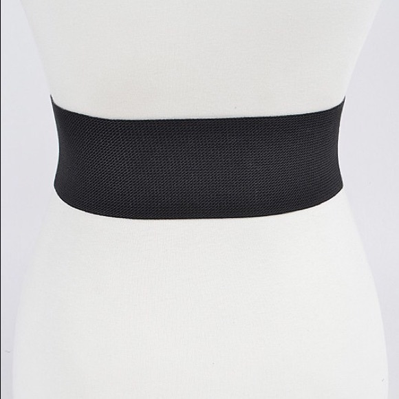 Plus Size Chunky Black Leather & Gold Metal Statement Belt - Picture 5 of 5